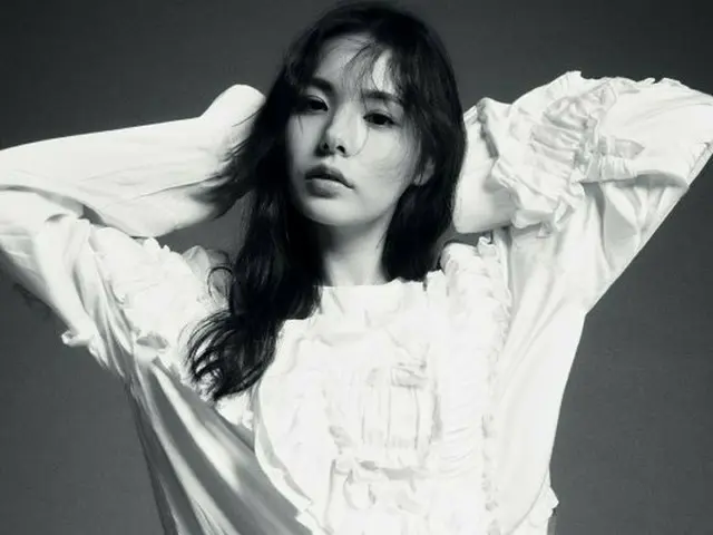 Actress Min Hyo Lyn, released pictures. Magazine ”1st Look”.