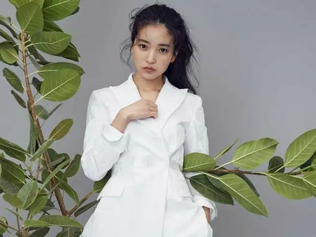 Actress Kim TaeRi, photos from ”ELLE”.