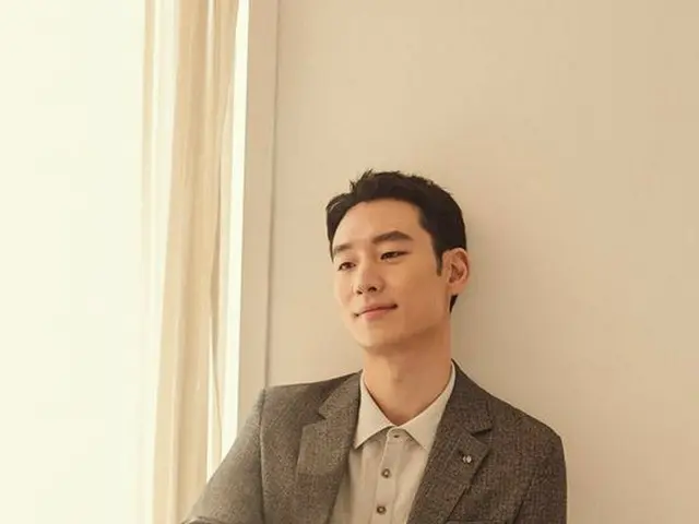 Actor Lee Je Hoon, exclusive model for men's clothing brand AUSTIN REED.