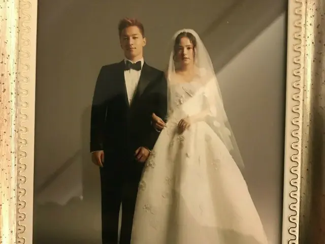 A picture of the marriage that was displayed in the venue. * BIGBANG SOL x MinHyo Lyn's wedding rece