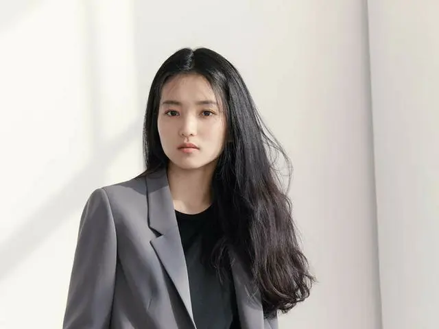 Actress Kim TaeRi, released pictures. FRONTROW.
