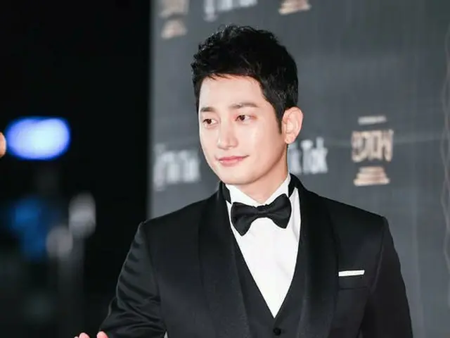 Actor Park Si Hoo is considering appearing in new TV series ”Lovely horribly”.The office side commen