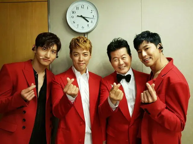 Tae Jin Ah, KangNam(M.I.B), Memorial photograph with TVXQ in the waiting roomafter Mnet ”MCOUNT DOWN