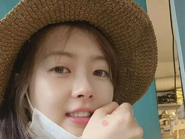 Actor Go Ara reports the completion of vote for the Korea Unified LocalElection.