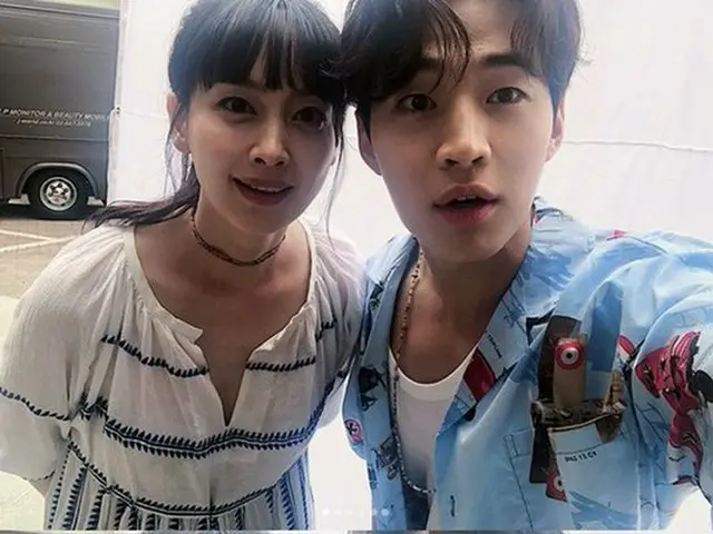 Henry (SUPER JUNIOR M), released photo with actress Lee Na Young.