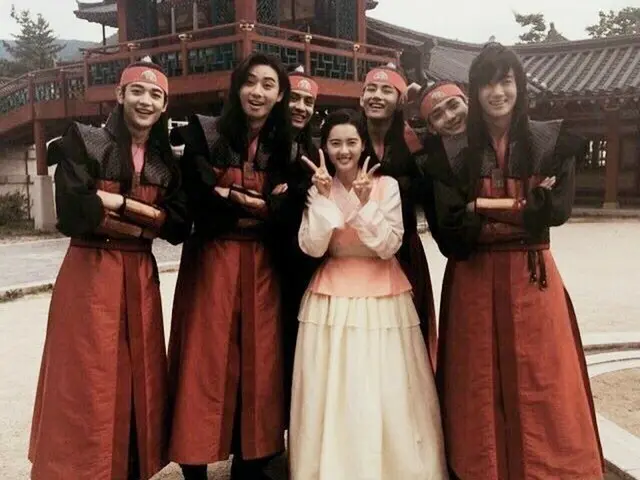 Actress Go Ara, updated SNS. Release of the photo with co-star TV series”Hanabo”.