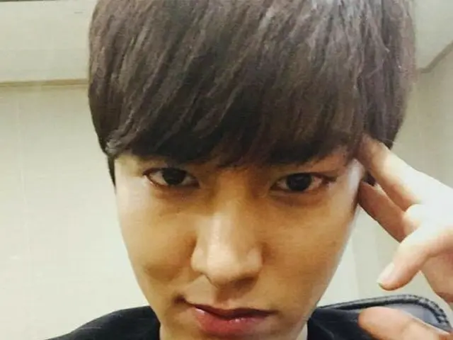 Lee Min Ho, China SNS update. Selfie and script reading released.