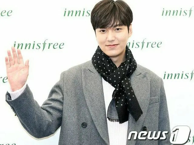 Lee Min Ho, appearing at the autograph session. At Seoul · Myeong-dong”innisfree”.