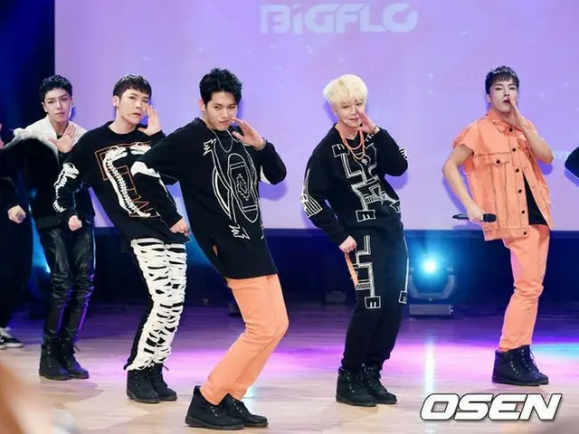 BIGFLO, 4th mini album 'Stardom' showcase held. Change your costume.
