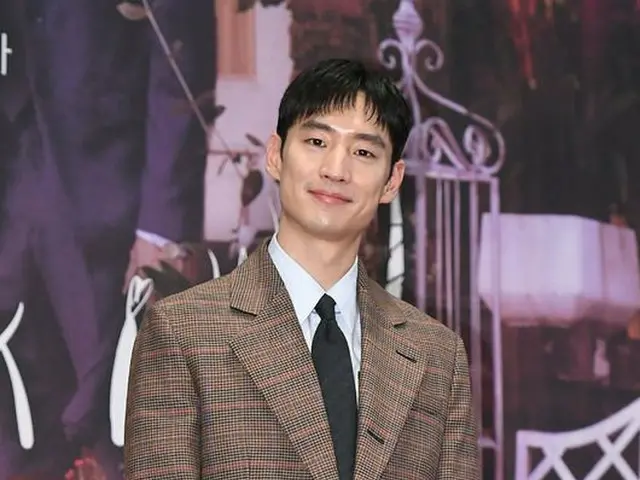 Actor Lee Je Hoon, attended production presentation of New SBS Mon-Tue TV Series”Where stars land”.