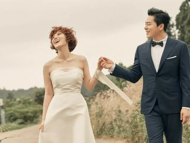 Actor Cho JungSeok, singer GUMMY, announces marriage with 'exchanging of vows'instead of 'wedding ce