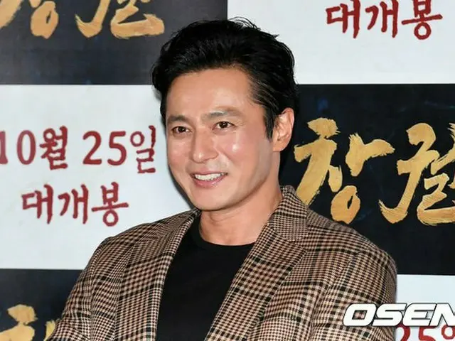 Actor Jang Dong Gun attended the advance preview of the movie ”Choongol”.