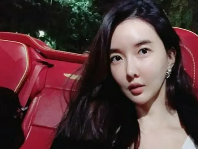 Actress Jang MinAe warned net users who tried to video phone late at night.