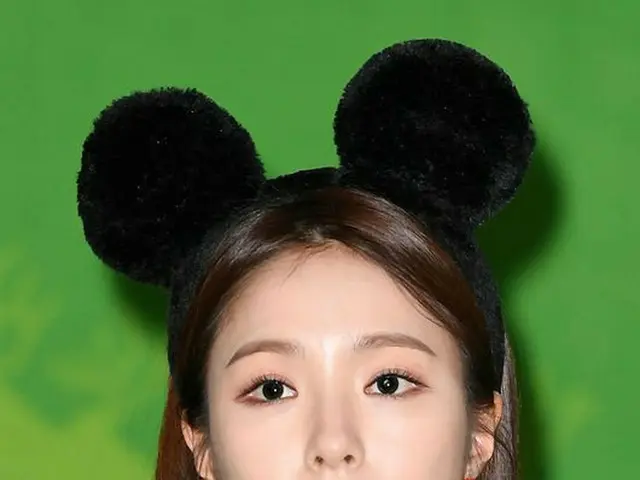 Actress Sin Se Gyeong, transforms into minnie mouse. On the morning of 28th, atthe ”2018 Santa Exped