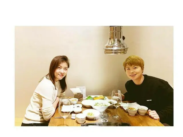 【G Official】 Actress Ha Ji Won, golfer's photo with Chi Eun-hee released.