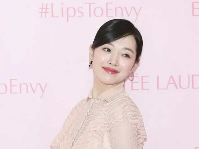 SULLI, ESTEE LAUDER Attended the new product release event. Pop-up store inSeoul · Shinshin-dong on