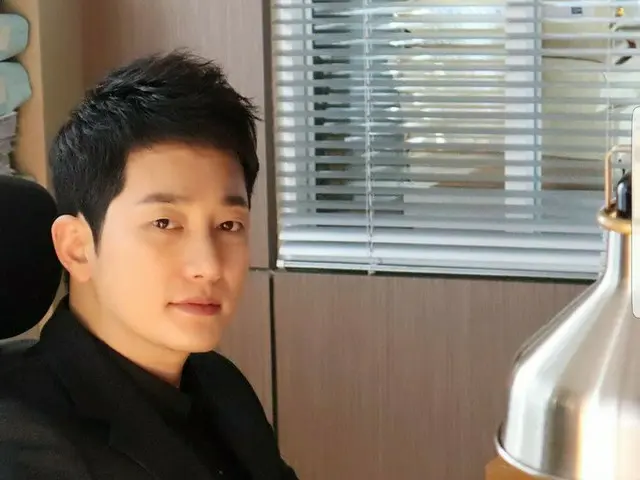 【G Official】 Actor Park Si Hoo, released a photo with a comment ”Have a niceweekend ~”.