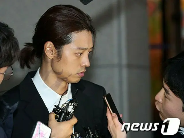 Arrest warrant filed for Singer Jung JoonYoung on the charges of illegalshooting and the spread of m