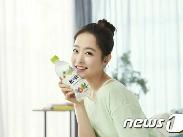 Actress Park Bo Young, Korea Coca-Cola ”Toreta!” Model for four consecutiveyears. . 。
