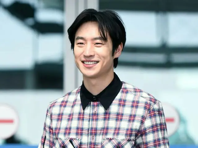 Actor Lee Je Hoon departure to Singapore for attending international promotion.