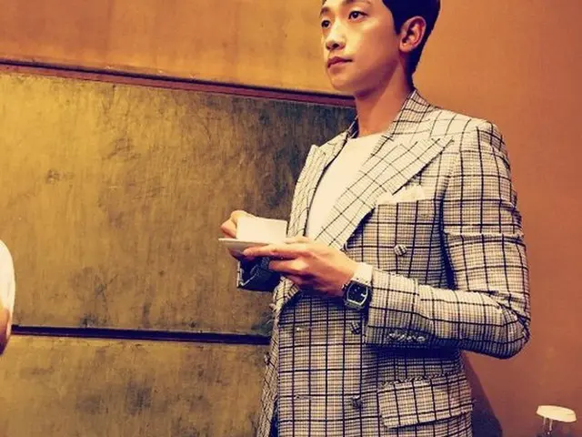 Rain (Bi), updated SNS. Kim Tae Hee fell in love with his real face.