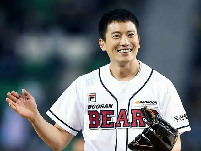 Actor Jisung, South Korea professional baseball Doosan Bears vs. Hanwha Eaglesopener start ceremony.