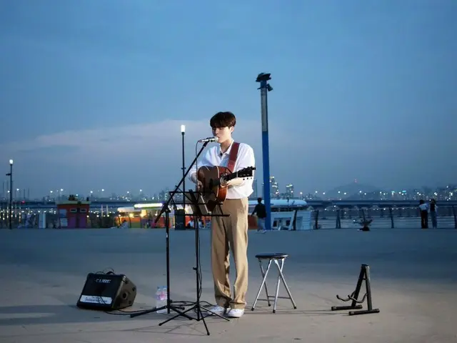 [D Official sta] YU SEUNGWOO, Han River Basking Behind Cut published.