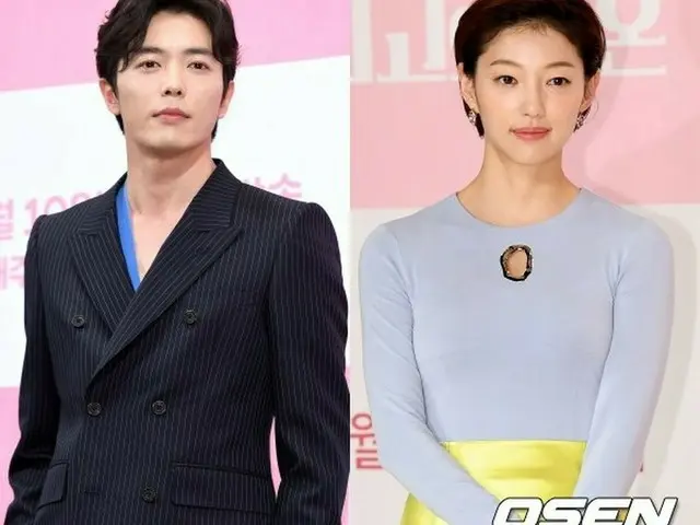 The suspicion of couple rings led the rumor of Actress EL (Yel) and actor KimJae Wook dating for the