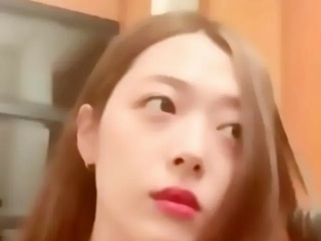 SULLI, controversy over nipple exposure. . ● Conducted SNS live STREAM lastnight. How to stretch you