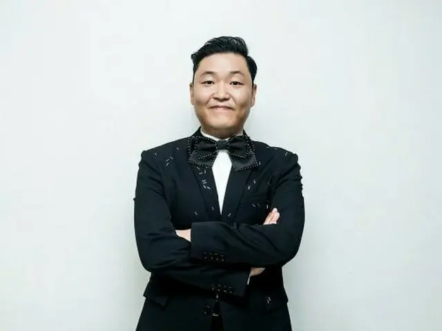 PSY, today's ”Inkigayo” with comeback debut. Two songs are BLACK and WHITEversion respectively?