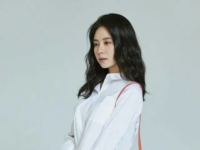 Actress Song Ji Hyo, released pictures. Magazine Grazia.