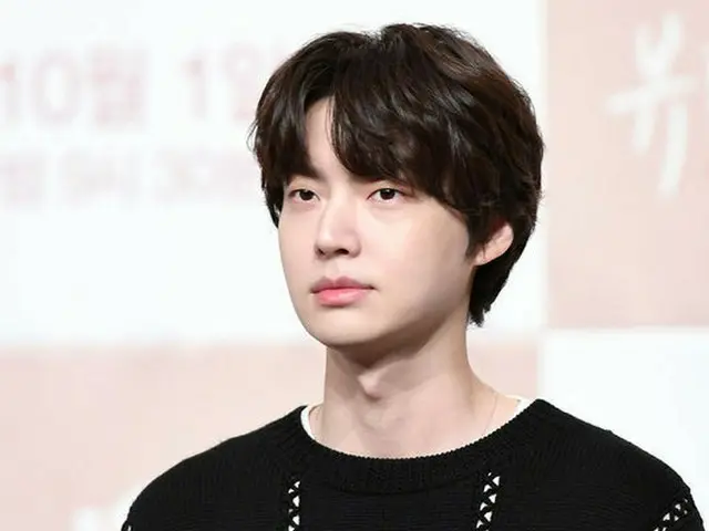 Actor Ahn JaeHyeon, first public appearance today since divorce lawsuit with KuHye sun. MBC New TV S