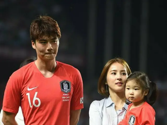 Actress Han Hye Jin's husband Ki Sung-yong, the details of contract with hishome team FC Seoul. ● In