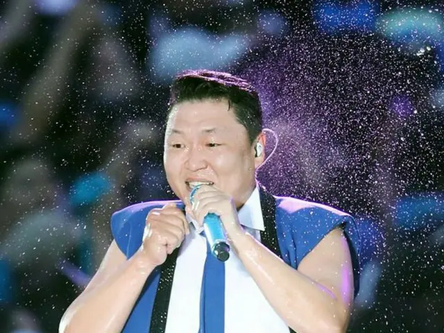 It is reported that singer PSY and his father-in-law are the religion ”MakuyaSeiden” guru Yu Jae-yol