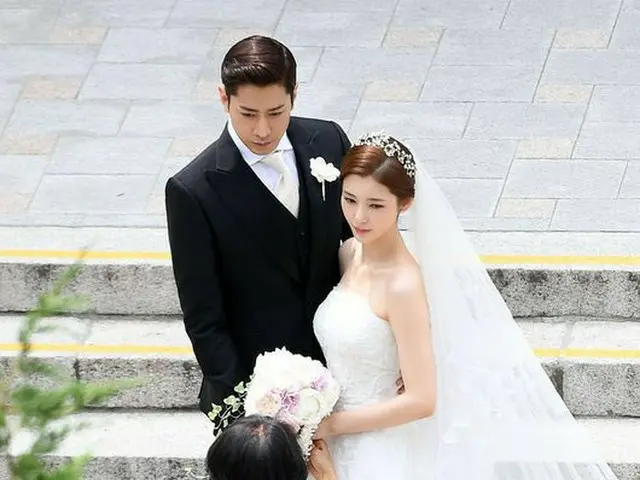 SHINHWA Eric, actress Na HyeMi, married. The church of Seoul.
