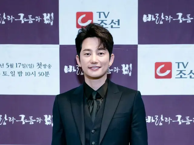Actor Park Si Hoo is participating in a production presentation of TV Series”Wind, Clouds and Rain”.