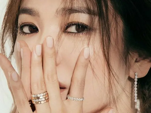 “Reconciliation theory” #Song Hye Kyo, Hot Topic is the photo released today.●Jewelry and collaborat