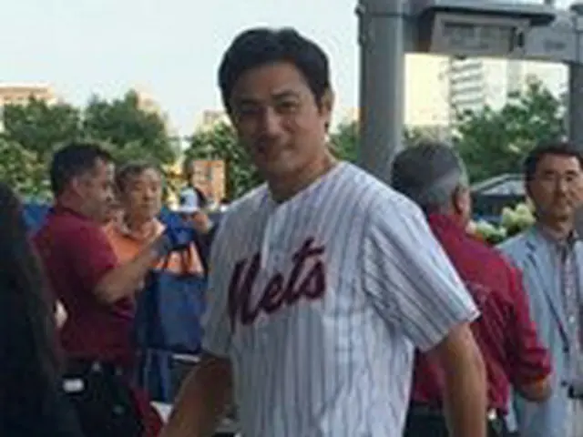Actor Jang Dong Gun, Major League Baseball (New York · Metz XLA Dodgers)appeared in the start ball f