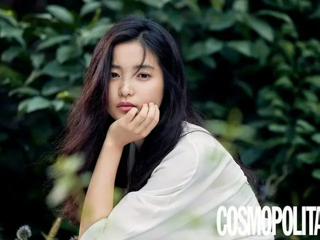 Actress Kim TaeRi, released pictures. Magazine ”COSMOPOLITAN”.