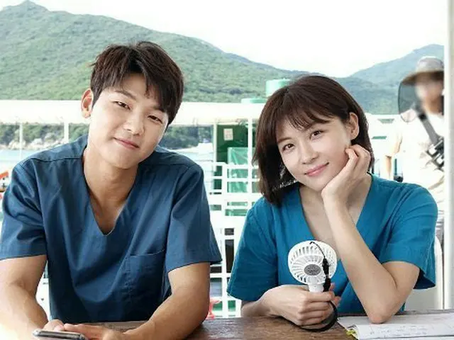 CNBLUE Minhyuk, and actress Ha JiWon, the leads of TV series ”hospital ship”ranked first in viewer r