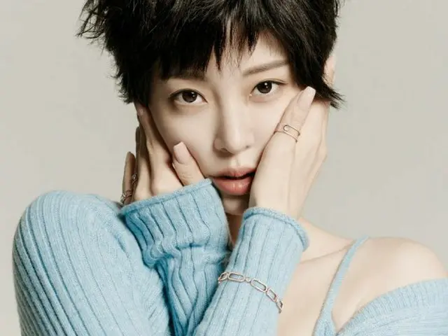 Actress Han Ye Seul short hair is a Hot Topic.