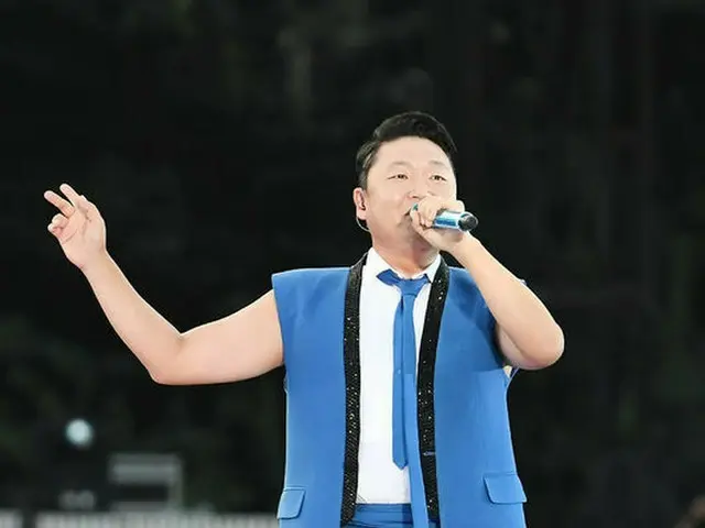 PSY, successful diet? Thin figure is Hot Topic. Supporting the new song ofsinger Hyuna - I'm Not COO