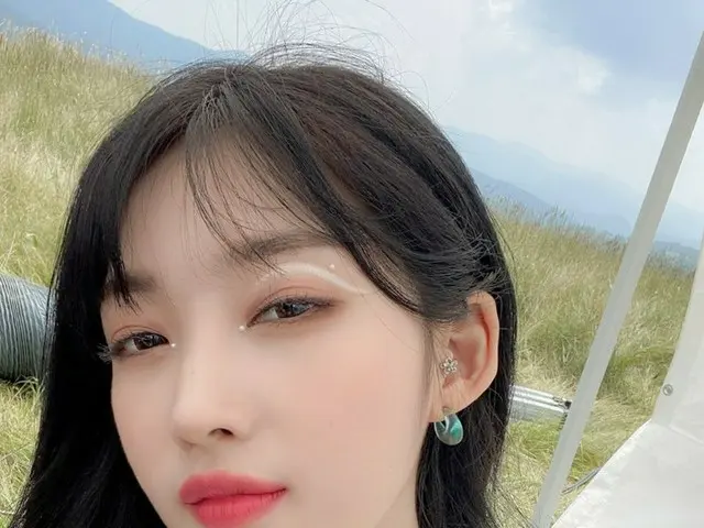 [T Official] EVERGLOW, [#prefecture] It was really bright in the daytime whileshooting a movie, and