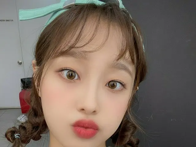 [T Official] LOONA (Loona), [#center / #Chuu] Pager head puffy ᆨ🌱 #LOONA #LOONA..