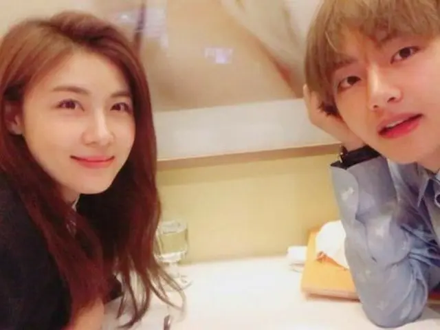 Actress Ha JiWon, updated SNS. A photo with BTS V has been released.
