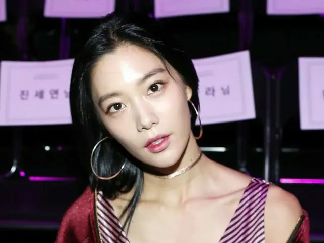 Actress Clara attended the ROMANCHIC fashion show. On the afternoon of 18th,Dongdaemun DDP ”2018 S/S