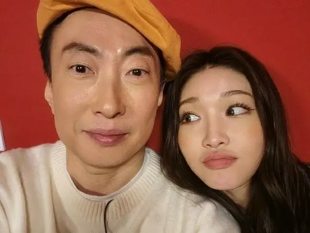 Park Myung Soo and singer CHUNGHA released a two-shot photo. .. ..