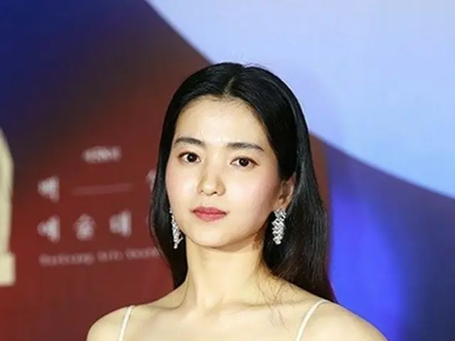 Actress Kim Tae Ri, the shop side denied that the dress worn at the ”58thBaeksang Arts Awards” was f