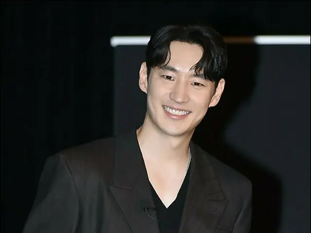 Actor Lee Je Hoon announced that he will strongly respond against thedissemination of false content
