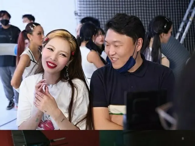PSY supports HyunA, the singer who belongs to the comeback today (20th). ”Bothare happy. It will be